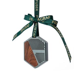 Rafraîchisseur d'air de voiture suspendu en forme de couronne personnalisé OEM Vente à chaud Bois EVA de luxe avec placement de tableau de bord <span class=keywords><strong>parfum</strong></span> citron et rose - Product Image 2