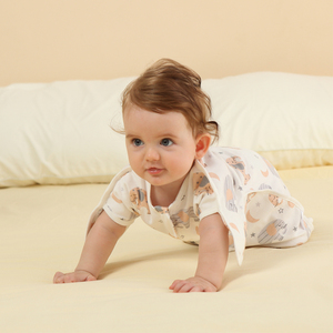 Eng anliegender, atmungsaktiver Baby-Schlafsack aus weicher Baumwolle mit Reißverschluss für alle Jahreszeiten und selbstberuhigenden Wickelfunktion für Neugeborene - Product Image 1