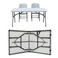 Table de camping pliable moderne pour l'extérieur, avec panneau imitation bois, design léger pour utilisation en parc