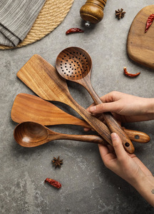 Juego de Utensilios de Cocina <span class=keywords><strong>Zulay</strong></span> de 9 Piezas de Madera de Teca con Acabado Liso Antiadherente y Agarre Cómodo - Juego de Regalo de Cocina de Teca Natural - Product Image 3