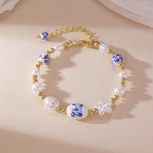 Bracciale in ceramica con perle e fiori, stile porcellana blu e bianca, collezione Primavera Estate 2026, per donna - Product Image 6
