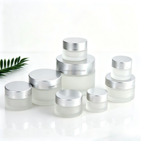 Pot en verre cosmétique premium à large ouverture, sérigraphié givré, pour crème de soin, 30g 50g 100g, avec couvercle en bois