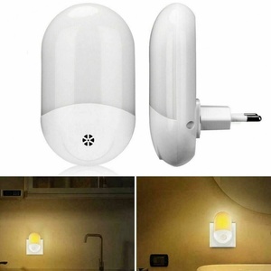 Lámpara LED Multicolor Automática con Sensor de Luz, Control Remoto, Enchufe EU/US/UK, Encendido/Apagado Automático del Anochecer al Amanecer - Product Image 6