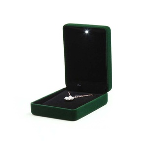 Caja de Joyería de Cartón con Terciopelo para Niñas, con Logotipo Personalizado - Product Image 5