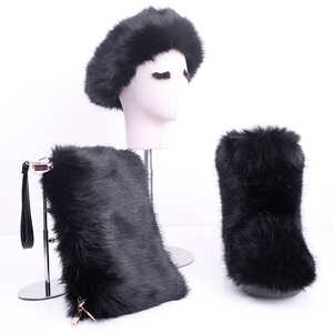 Stivali da Neve da <span class=keywords><strong>Donna</strong></span> Invernali in Pelliccia Sintetica di Volpe Colorata con Borsa e Fascia Abbinate - Product Image 3