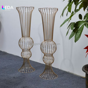 Soporte de Flores Grande con Marco Metálico LEDA, Centro de Mesa Decorativo para Bodas y Eventos - Product Image 4