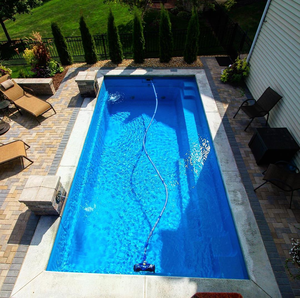 Piscine familiale sur mesure en fibre de verre pour jardin, avec des caractéristiques résistantes aux UV et à la corrosion - Product Image 3