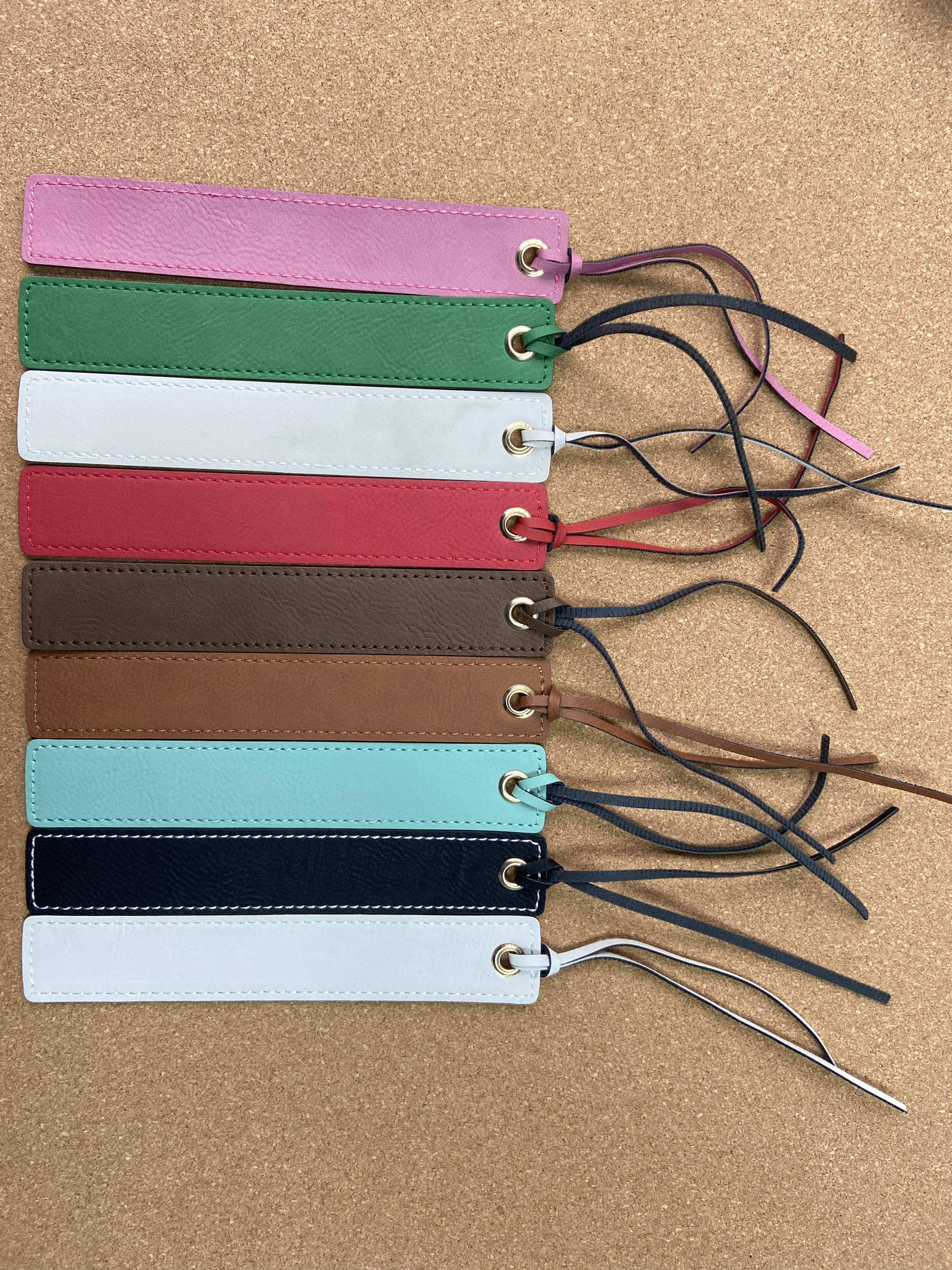 Personalisiertes Magnetisches Leder-Lesezeichen Mit Stifthalter - Individuelles Buchzubehör