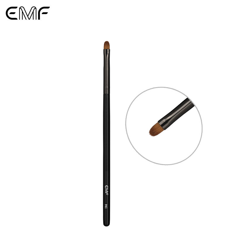 Petite brosse conique