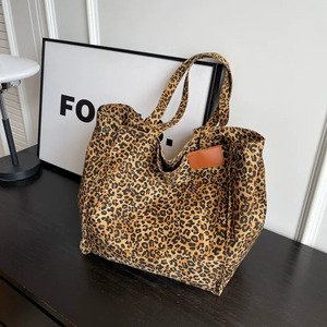 Borsa Tote in Tela con Stampa Leopardata OEM, Grande Capacità, Tracolla, Tasca Frontale, Patch in Pelle, Logo Personalizzato, Casual da Donna per la Spiaggia - Product Image 5