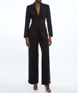 Blazer Entallado Personalizado para Mujer con Detalles de Encaje y Botón Sencillo - Product Image 4