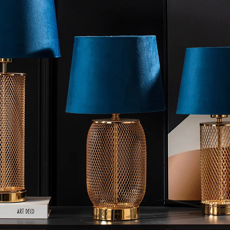 Lámpara de mesita de noche de escritorio, decoración de Hotel de lujo, elegante, Pantalla azul de alta gama, lámparas de mesa de Metal dorado