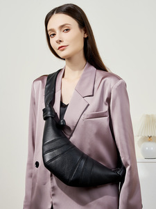 Sac croissant en cuir d'agneau pleine fleur français pour femme, sac bandoulière en cuir véritable, sac épaule croissant de lune - Product Image 4
