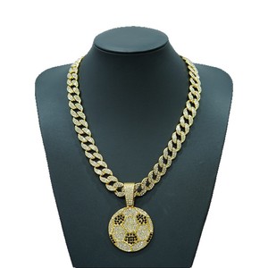 Collar <span class=keywords><strong>de</strong></span> Lujo Chapado en Oro con Colgante <span class=keywords><strong>de</strong></span> Balón <span class=keywords><strong>de</strong></span> Fútbol Hip Hop con Diamantes y Cadena Cubana, Joyería con Dije <span class=keywords><strong>de</strong></span> Fútbol - Product Image 1