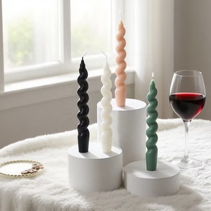 Velas Aromáticas Modernas Hechas a Mano con Tallo Largo, Espiral Retorcida de Cera de Parafina, Creando Atmósfera Navideña y de Cumpleaños - Product Image 5