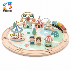 Set de Juego de Tren Urbano de Madera Redondo: Pabellón, Fuente, Patos de Estanque, Muñecos de Personajes, Carrito de Helados y Tonos Pastel Suaves W04C314 - Product Image 2