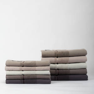 Ensemble de 2 serviettes de bain légères pour le visage par Kapers, avec tissu gaufré et éponge, design doux pour un usage quotidien - Product Image 1