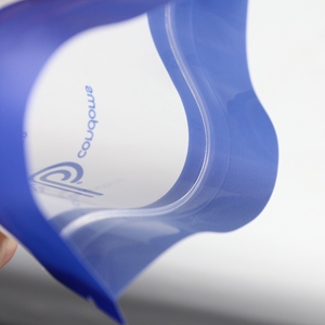Pochettes debout en mylar à encoche facile à déchirer en matériau souple imprimé <span class=keywords><strong>personnalisé</strong></span> avec sac ziplock pour préservatif de soins personnels - Product Image 6