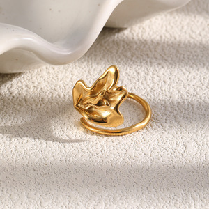 Bague Cocktail en Laiton Plaqué Or en Forme de Plante, Design Ouvert Moderne, Bague Tendance Unisexe pour le Quotidien et les Occasions Festives - Product Image 4