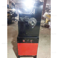 Machine à presser les rainures de tuyaux galvanisées Machine à fileter les tiges de vadrouille pour tuyaux en aluminium Machine à rouler les filets de tuyaux ronds