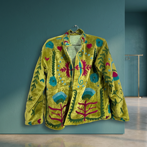 Blazer de terciopelo con cuello mandarín, bordado floral verde, manga larga, largo regular, cierre abierto, abrigo de primavera para mujer, venta al por mayor - Product Image 1