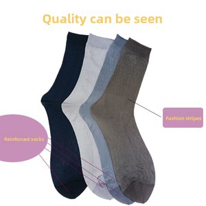 Venta al por mayor Cómodos <span class=keywords><strong>calcetines</strong></span> de seda transparente rombo fino equipo vestido <span class=keywords><strong>calcetines</strong></span> hombres de nylon transpirable <span class=keywords><strong>Calcetines</strong></span> - Product Image 3