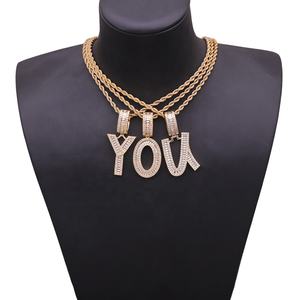 Venta al por mayor de moda Bling Latón chapado en oro Baguette Zircon 26 letras colgante collar para Mujeres Hombres Iced Out inglés encanto joyería - Product Image 4