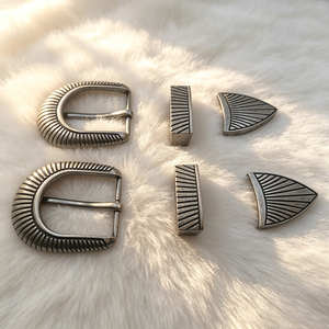 Venta de Accesorios Metálicos Personalizados de Fábrica: Juego de 3 Hebillas de Cinturón Estilo Western de 30mm con Conchos para Cuero - Product Image 2