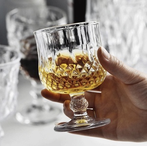 Conception de mode de fête de bouteille d'eau en verre de luxe clair de haute qualité pour le vin de jus bonne vente avec <span class=keywords><strong>des</strong></span> capacités de 30ml 50ml 100ml - Product Image 2