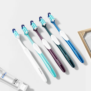 Cepillo de dientes de nailon de cerdas duras de limpieza profunda de alta densidad personalizado de marca Premium del Reino Unido con limpiador de cepillo de lengua con embalaje en blíster - Product Image 3