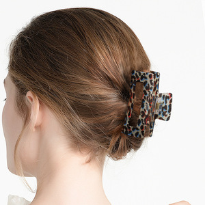 Nuevo estilo de horquilla para el cabello con imitación de vinilo, versátil, con volantes y efecto desordenado, al por mayor - Product Image 2