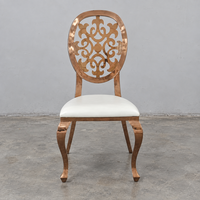 Chaise de banquet en acier inoxydable bronze avec dossier sculpté floral et siège en cuir PU
