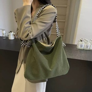 Sac à bandoulière pour <span class=keywords><strong>femme</strong></span> en velours côtelé, grand espace, simple et tendance, idéal pour le shopping, collection Sunday Best 2026, durable et fiable - Product Image 5