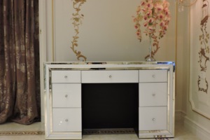 Tocador de lujo con diseño de diamante para dormitorio, mesa de maquillaje con espejo y cajones - Product Image 3