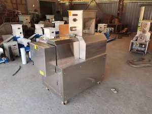 Máquina de fabricación de hojaldre de bolas de aperitivos de etiqueta privada extrusora de maíz de doble tornillo - Product Image 5