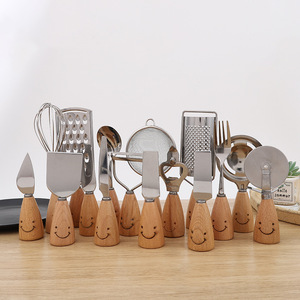 Usine En Gros Ins Style Coréen Plusieurs Types Original Sourire Visage Ménage <span class=keywords><strong>Cuisine</strong></span> Alimentaire <span class=keywords><strong>Ustensiles</strong></span> <span class=keywords><strong>De</strong></span> <span class=keywords><strong>Cuisine</strong></span> En Bois - Product Image 1