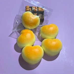 NUEVO Juguete Antiestrés de PU con Forma de Corazón Viral de Instagram, Regalo para Niños y Adultos, Juguete de Escritorio para Mejorar el Estado de Ánimo - Product Image 3