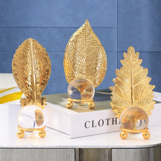 Interior Modern Nordic Table Gold Accessories Wholesale Metal Maple Leaf Art Crafts Home Decor Pieces Luxury Crystal Decor