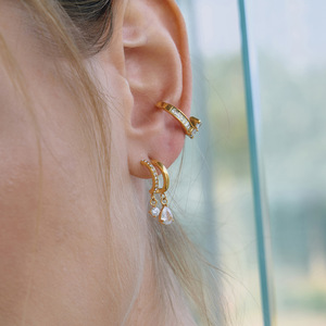 Boucles d'oreilles manchette plaquées or 18 carats en acier inoxydable avec strass, design vague, sans perçage, bijoux fantaisie géométriques en forme de C - Product Image 4