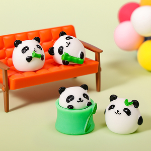 Bestseller: Adorabili Pandi Giganti in Resina Stile Cottagecore, Decorazioni in Resina Opaca per Interni Auto e Cruscotto - Product Image 5