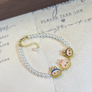 Bracelet populaire en perles d'eau douce naturelles faites à la main, motif lapin de dessin animé mignon, style manga, idéal pour les occasions religieuses - Product Image 2