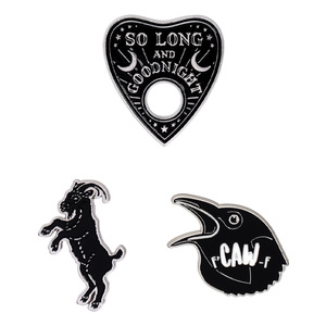 Gótico Satán Negro Cabra Esmalte Pin Crow <span class=keywords><strong>Badge</strong></span>
