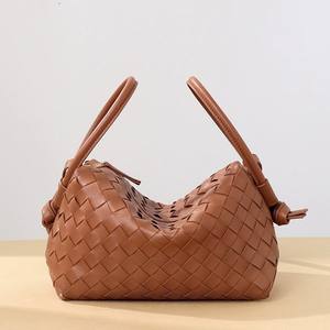 Sac à main tissé pour femme au design original, sac bandoulière polyvalent à fermeture éclair, sac à bandoulière en cuir PU à fermeture éclair, pour toutes les saisons, usage quotidien et voyage - Product Image 3