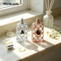 Nouveau produit : Flacon de parfum arabe 10 ml, exquis, avec filigrane doré et bijoux, et applicateur en verre.
