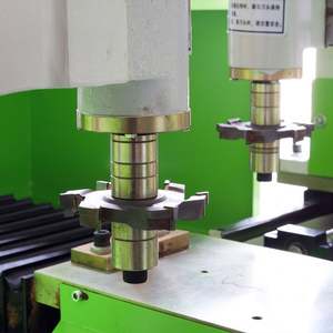 Machine à fraiser automatique double face pour le travail du bois, copieuse de formes, profilatrice à broches pour pieds de chaise - Product Image 2