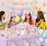 Ensemble de vaisselle et décorations pour fête d'anniversaire Licorne Arc-en-ciel : Assiettes, gobelets, serviettes, couverts, nappe, bannière, spirales, décorations de gâteau en nid d'abeille