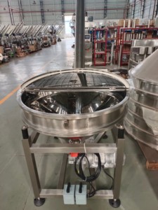 Convoyeur à vis sans fin horizontal pour le transfert de poudre métallique en vrac pour l'industrie automobile avec trémie - Product Image 2