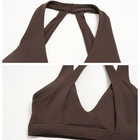 Soutien-gorge de yoga Roregal haute résistance à séchage rapide, anti-choc, dos élégant, col en V, avec coussinets de poitrine pour femmes