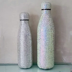 Botellas de agua de acero inoxidable con diamantes de imitación a la moda ostentosas con logotipo personalizado, botella termo aislada, taza de bebida deportiva con forma de Cola - Product Image 2