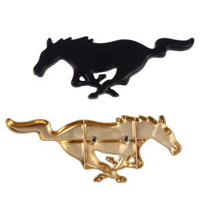 Emblèmes de grille avant de <span class=keywords><strong>voiture</strong></span> de <span class=keywords><strong>cheval</strong></span> noir argenté en plastique ABS chromé galvanisé personnalisé en gros à vendre - Product Image 5